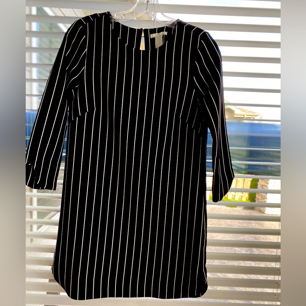 H&M white stripe black dress in size 4. Been worn couple of times